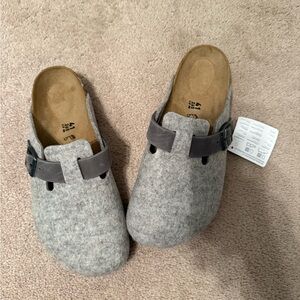 NWT Boston Clogs